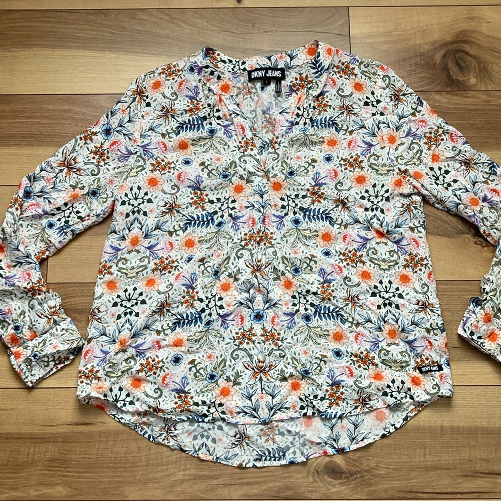 DKNY Jeans Floral V-Neck Blouse. Size S